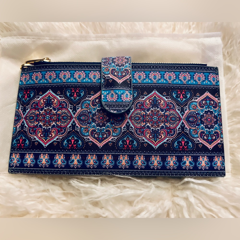 ✨NWOT✨ Elegant Multicolor Patterned Women's Clutch